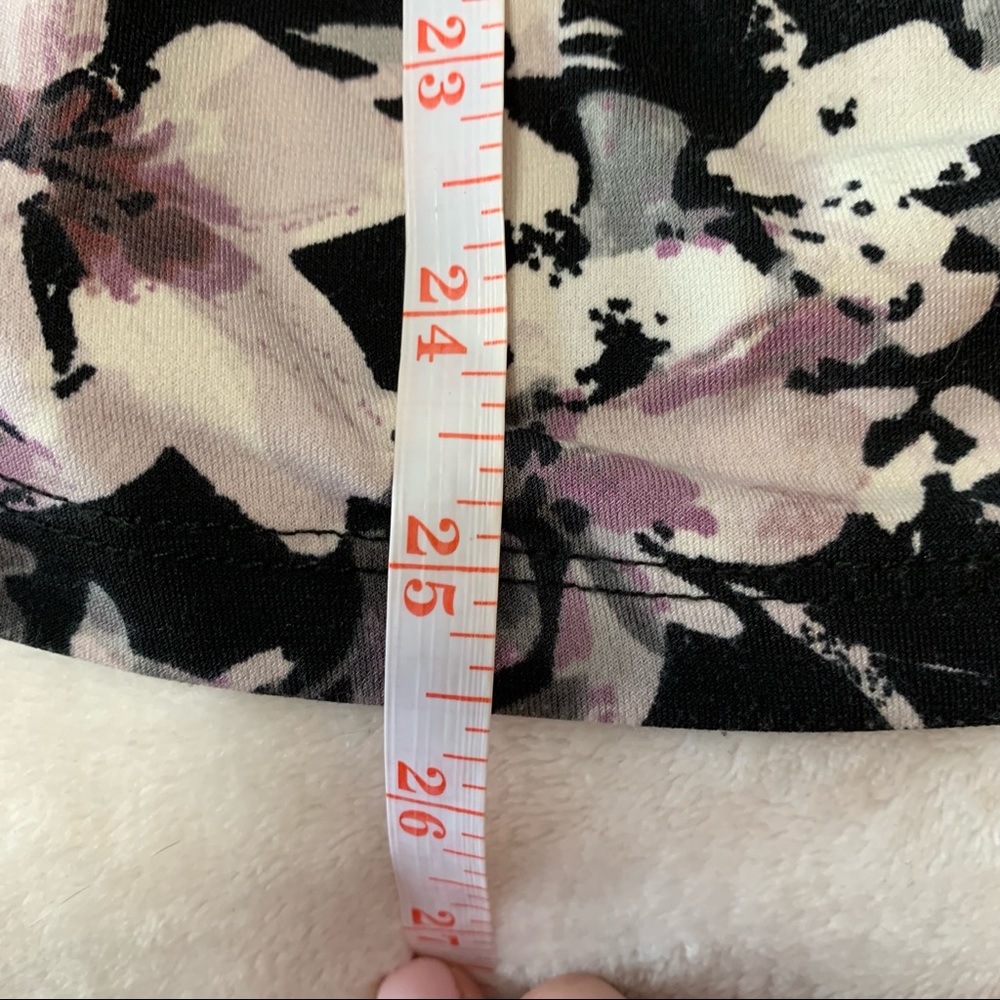 Le Chateau Black Floral Sleeves Knit Wrap Top - Picture 10 of 11